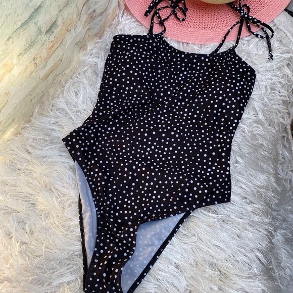 ROMWE Other - ROMWE Like New Women’s Polka Dot High-Leg One Piece Swimsuit Bathing Suit